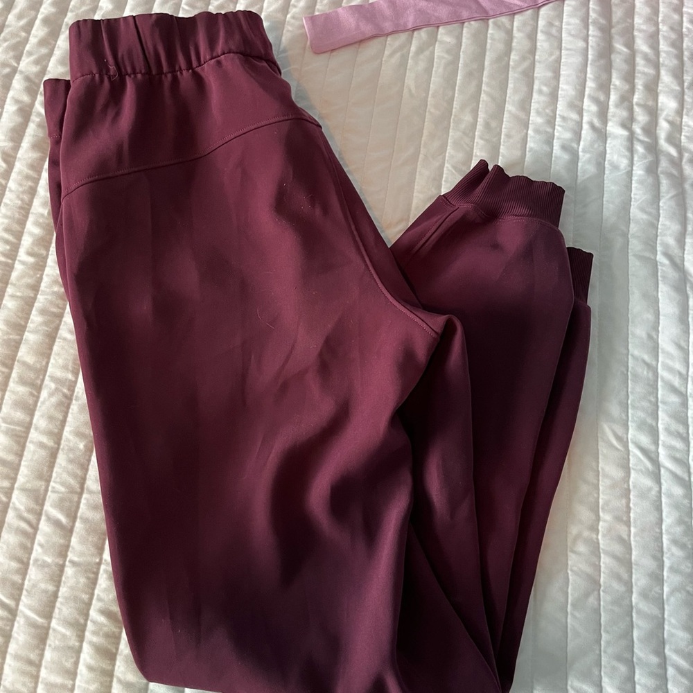 Lululemon on the fly joggers size 6